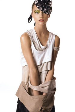 20070111_voguefeaturemjlaye.jpg